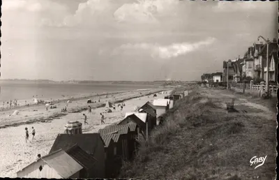 Jullouville (Manche) — A Praia e as Villas — Edições Caby