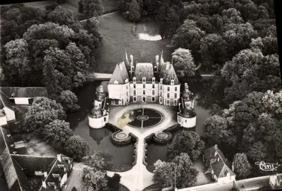 Châteaurenard (Loiret) — Château de la Motte — Vue aérienne — Éditions Aériennes 'GIM', Combier