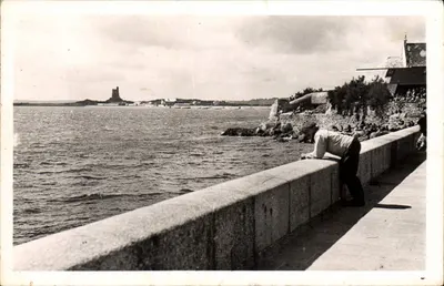 St-Vaast-la-Hougue — Vista do forte e da capela dos marinheiros — Édit. St-Pierre-Eglise
