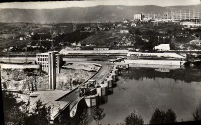 Génissiat (Ain) — Vista geral — Edifício administrativo — Edição C.N.R.