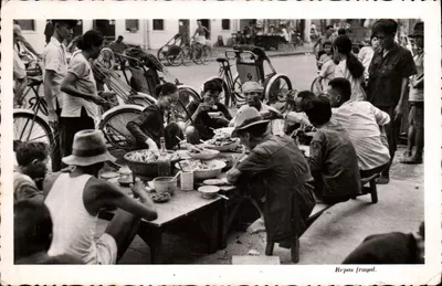 Refeição frugal — cena de rua — n°122