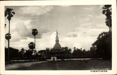 Stupa de Vientiane — Laos — editor não identificado