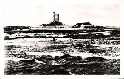 La Hougue — Saint-Vaast-la-Hougue (Manche) — vista de Morsalines em um dia de tempestade — La Normandie Pitttoresque, n° 52-427
