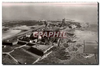 St-Vaast-la-Hougue — Vista geral e o Forte — Edições Caby