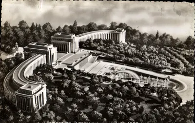 Exposition Internationale de Paris 1937 — Palais du Trocadéro et bassins — Éditeur : CHITAPAL, Boulogne-sur-Seine