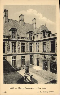 Hôtel Carnavalet — A Cour — J. E. Bulloz, editor