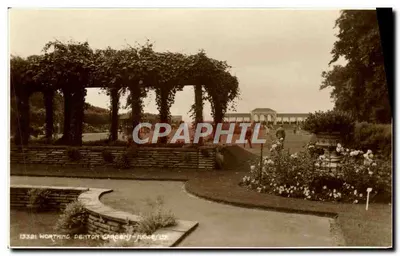 Worthing, Denton Garden — vista do jardim com pergola e trilhas — editor Judges' Ltd. Hastings