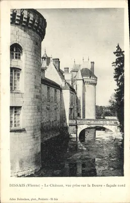 Dissais (Vienne) — O Castelo, vista tirada da Douve — fachada norte — Jules Robuchon, Poitiers - 15 bis