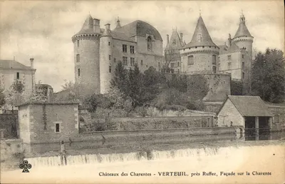 Castelos das Charentes - VERTEUIL, perto de Ruffec, Fachada sobre a Charente