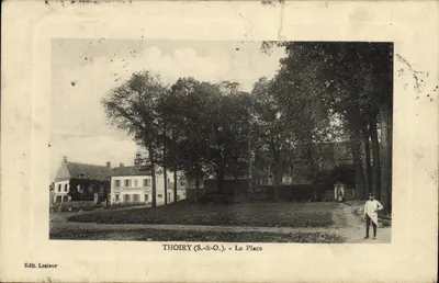 Thoiry (S.-&-O.) - A Praça — Edit. Lesieur