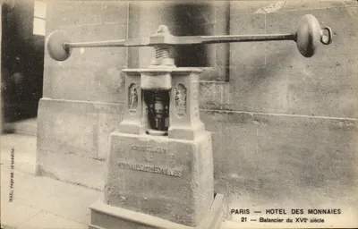 Paris — Hotel das Moedas — Balançador do século XVII