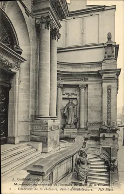 Monument comemorativo do incêndio do Bazin de la Charité — Exterior da capela, detalhe de arquitetura — A. Guilbert, arquiteto, ND Phot.