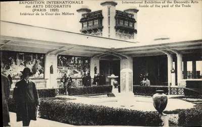 Exposição Internacional dos Artes Decorativas — Interior da Cour dos Ofícios — Paris 1925