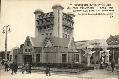 Pavillon de la Société de l'Art Appliqué aux Métiers — Exposition Internationale des Arts Décoratifs, Paris 1925 — par Ch. Besnard et B. Haubold