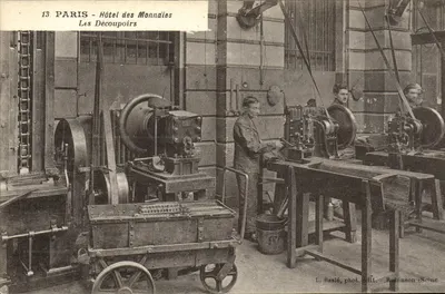 Paris - Hôtel des Monnaies - Les Découpoirs — L. Baslé, phot. édit. - Robinson (Scène)