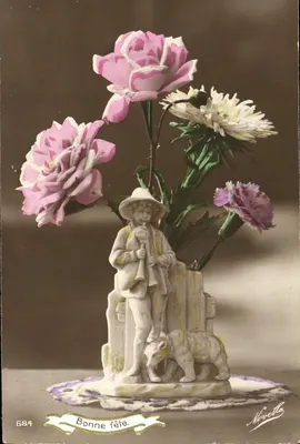 Arranjo de flores e estátua de criança — Novetelle, n° 884