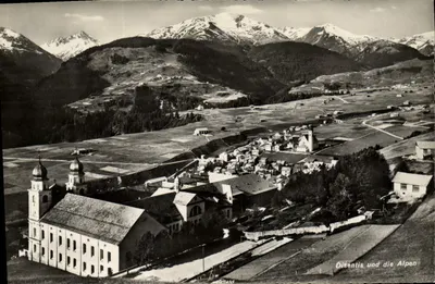 Disentis und die Alpen — Vista aérea do vilarejo e das montanhas — Foto Livers, Disentis