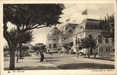 Royan — L'Esplanade du Casino — CPA n°319