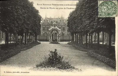 Escola Nacional Profissional de Armentières — Entrada da escola vista de dentro — M. Bulteau, fot.-edit., Armentières