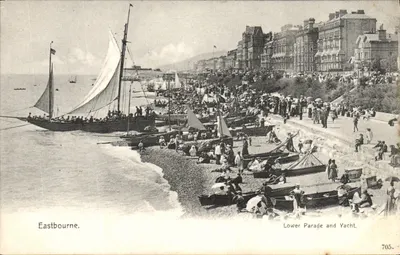 Eastbourne — Lower Parade and Yacht — Victoria Post Card Series n°705
