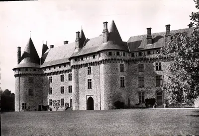 Pompadour (Corrèze) — O Castelo (fachada principal) — E.C. Paris, n°10