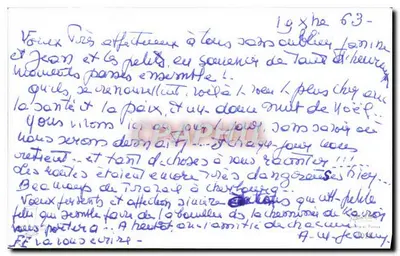 Menina perto de uma lareira — Natal — Boa Ano — Verso