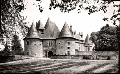 Pompadour (Corrèze) — A Entrada do Castelo — E. G. Paris, proibida
