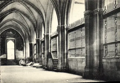 Cloître — lado sul com grades — Galeria do sul e grade. Séculos XIV a XVIII — Phototypia Thomas, n° 10765