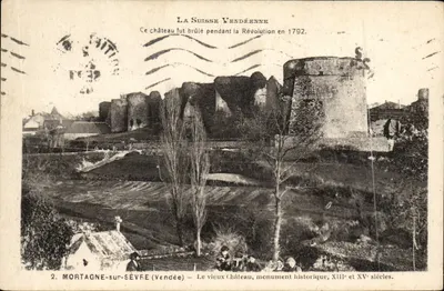 Mortagne-sur-Sèvre (Vendée) — O velho castelo, monumento histórico, séculos XIII e XV.