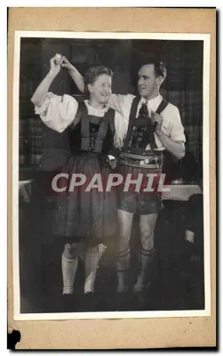 Dançarinos em traje bavarois — fotografia — sem editor ou número visível