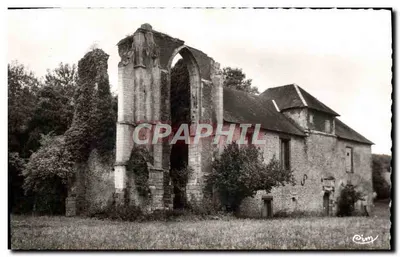 As Ruínas do Prieuré de l'Enfournure — fundado em 1209 — Foto Cim