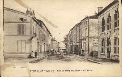 Bilhete postal antigo Étain antes da invasão Rue de Metz e Entrada da Cidade Militaria