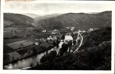 Os PONTES DE MENAT (P.-de-D.) — O Velho Ponte de Menat, vestígio da Idade Média — Phot. Desmaison-Harrtier