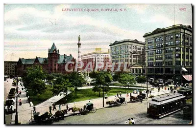 Lafayette Square, Buffalo, N.Y. — vista panorâmica com monumento central e tramway — editor Clawson & Wilson, n° 8972