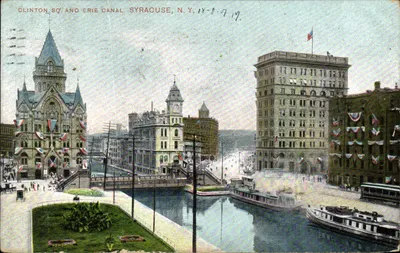 Clinton Sq e Erie Canal, Syracuse, N.Y. — vista urbana com barcos — editor E. 129 54 Publ. by Robbins Bros.