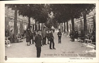 Vichy — A Grande Avenida do Parque do Cassino vista do Palácio das Fontes — Goutellerie Faure, 30, rue Lucas, Vichy
