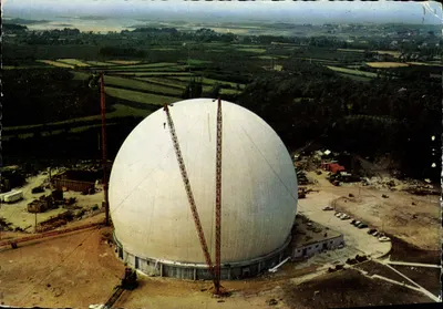 Radôme de telecomunicações em Pleumeur-Bodou — construção em 1962 — Photothèque Lapie, Paris