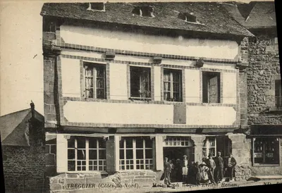 TREGUIER (Côtes-du-Nord) — Maison où naquit Ernest Renan — Imp. Phot. Neudien et Cie