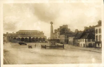 Landivisiau — Praça da Igreja — Monumento aos Mortos e Mercado Coberto — Réal-Boto