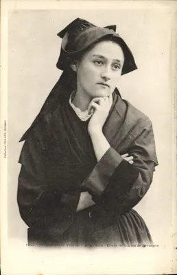 Jovem Menina da Ilha de Sein — Estudo de Cabeleiras da Bretanha — Coleção VILLARIN, Quimper, n°1244