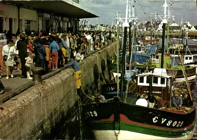 O retorno dos barcos de pesca — Le Guilvinec (Finistère) — Edição Art JOS, Châteaulin