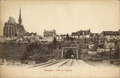 Conchès - Vista do Túnel — vista do túnel com igreja gótica no fundo