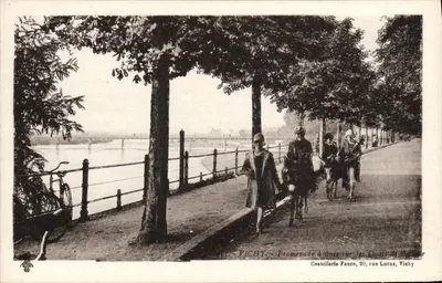 Vichy — Passeio a cavalo nos Quais do Allier — Contellerie Faure, 20, rue Lucas, Vichy