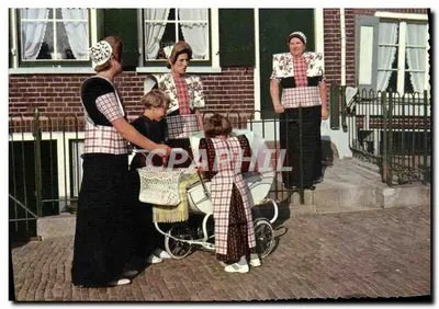 Femmes en tenue traditionnelle néerlandaise — Spakenburg — éditeur J. P. n° 116