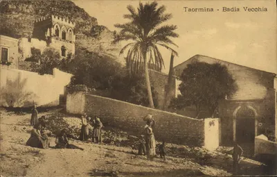 Taormina - Badia Vecchia — vista da antiga abadia com palmeira e habitantes — Edição Alfredo Di Blasi, n° 82449