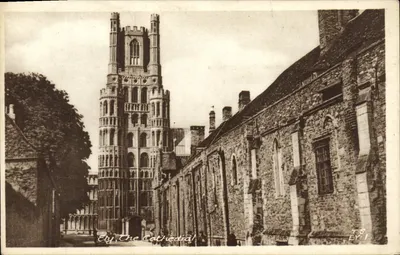 Ely, A Catedral — vista da torre e dos edifícios adjacentes — F. Frith & Co. Ltd., Reigate