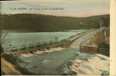 La Gileppe — As Portas em um dia de grandes águas — Foto-Edit. Hayet-Faymonville, Verviers