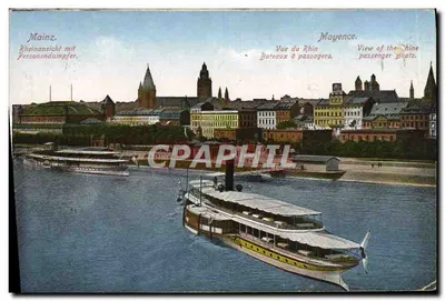 Mainz — Vista do rio Reno com embarcações de passageiros — editor não visível
