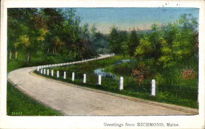 Richmond, Maine — vista de estrada cercada por cercas brancas — série 838
