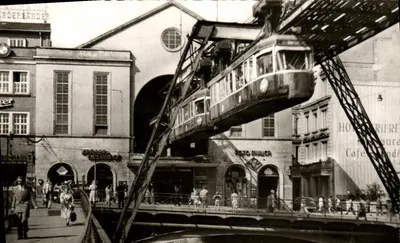 Wuppertal-Elberfeld — Estação suspensa Döppersberg — editor: Foto